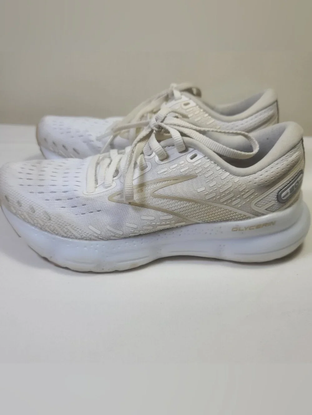 Brooks Women's Glycerin 20 White Gold Running Sneakers Shoes Size 5 Medium (B)